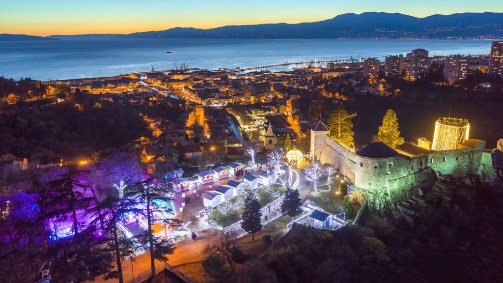 Advent Trsat Burg - Kurze Fahrt von der Insel Krk