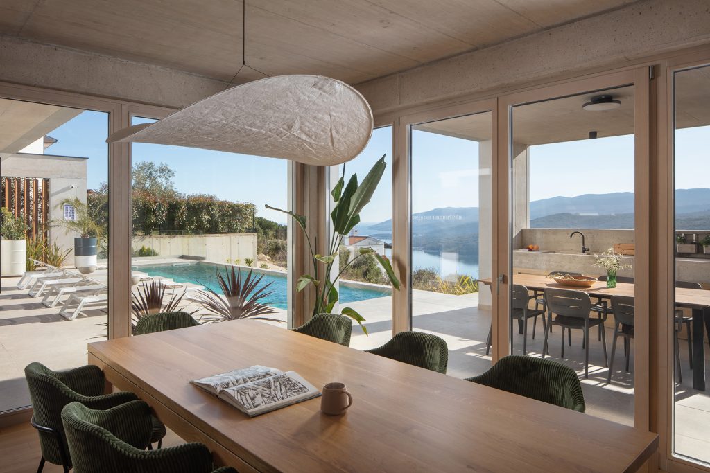 Luxuriöse Villa mit Infinity-Pool und atemberaubendem Meerblick auf der Insel Krk, Kroatien.