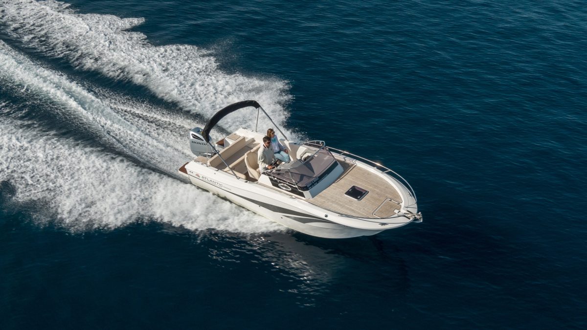 Atlantic 730 SC Motorboot chartern Insel Krk Kroatien