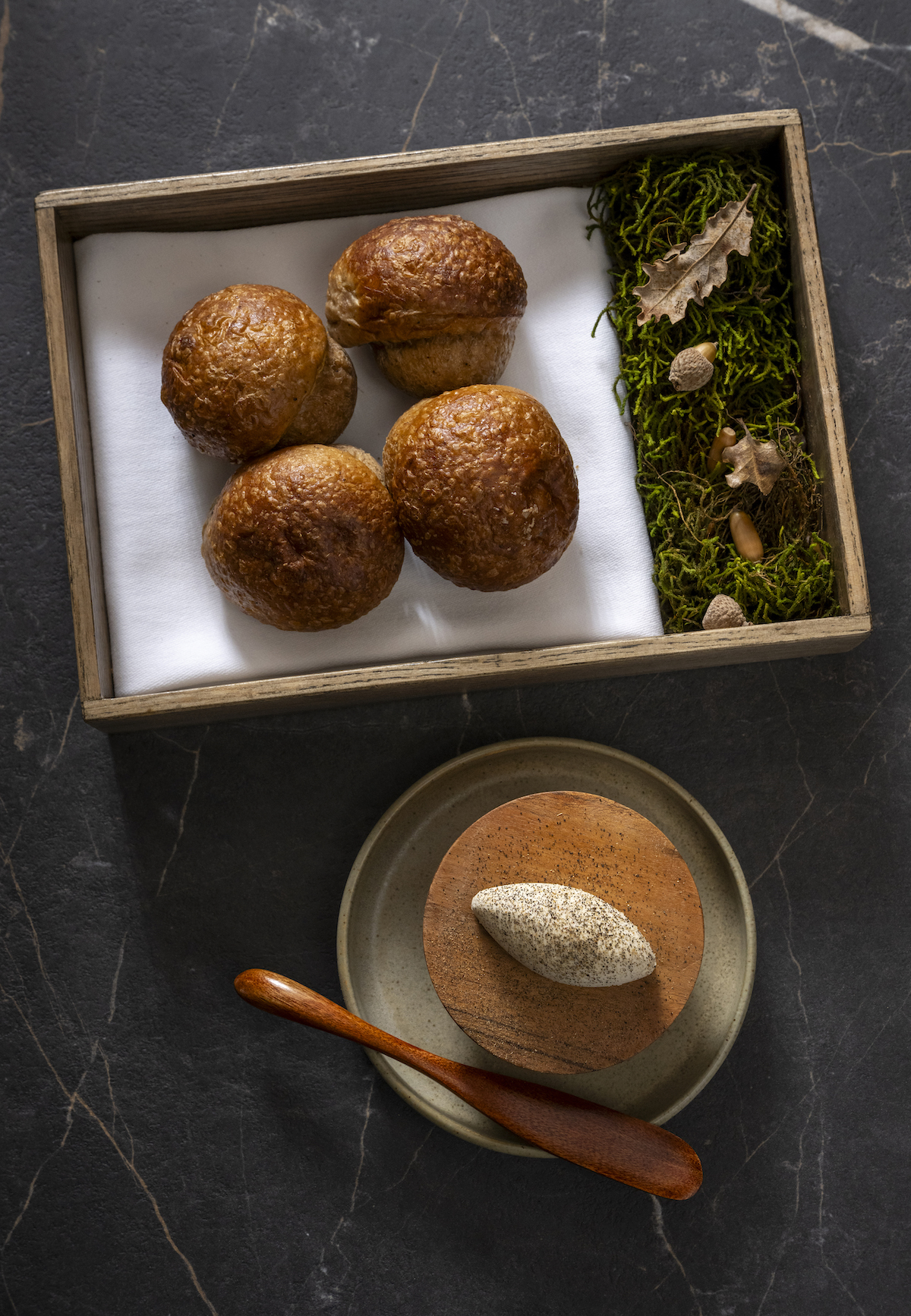 Hausgemachtes Brot und Aufstrich beim Tasting Menü in der Vila Rova
