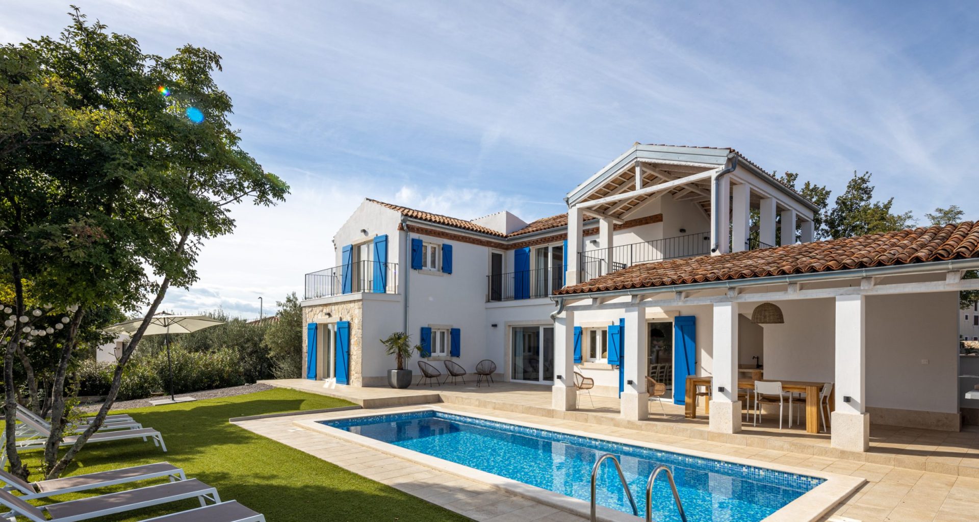 Pool der Villa Ohana auf Krk mit 20% Rabatt-Aktion für Buchungen im April und Mai.