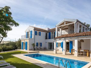 Pool der Villa Ohana auf Krk mit 20% Rabatt-Aktion für Buchungen im April und Mai.