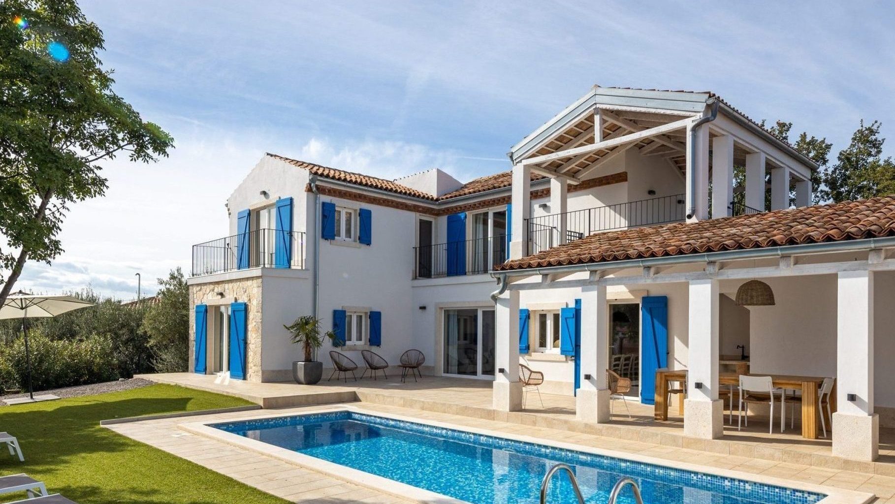 Pool der Villa Ohana auf Krk mit 20% Rabatt-Aktion für Buchungen im April und Mai.