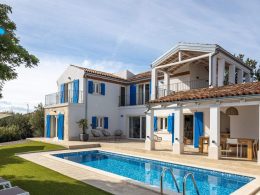 Pool der Villa Ohana auf Krk mit 20% Rabatt-Aktion für Buchungen im April und Mai.