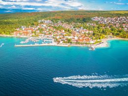 Moderne Ferienwohnung auf der Insel Krk mit Terrasse und Meerblick, ideal für Langzeitmiete und Überwintern an der Adria.