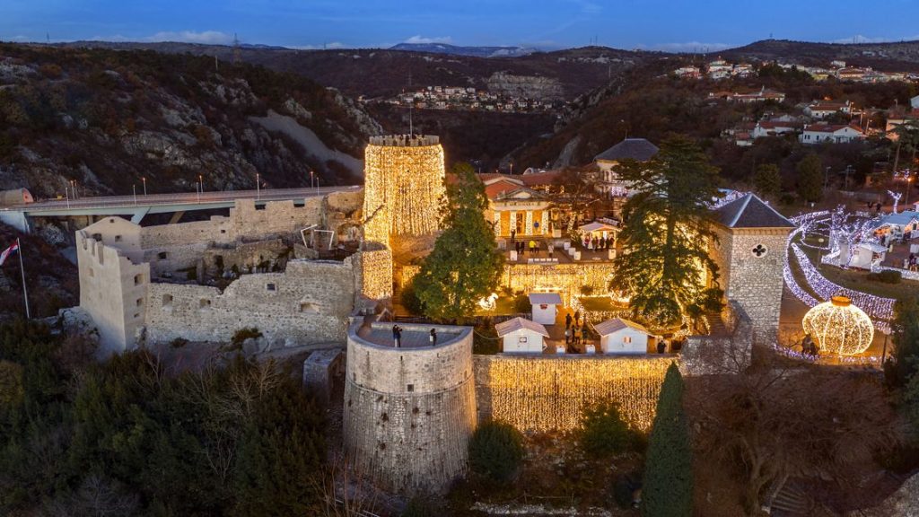 Advent Trsat Burg - Kurze Fahrt von der Insel Krk