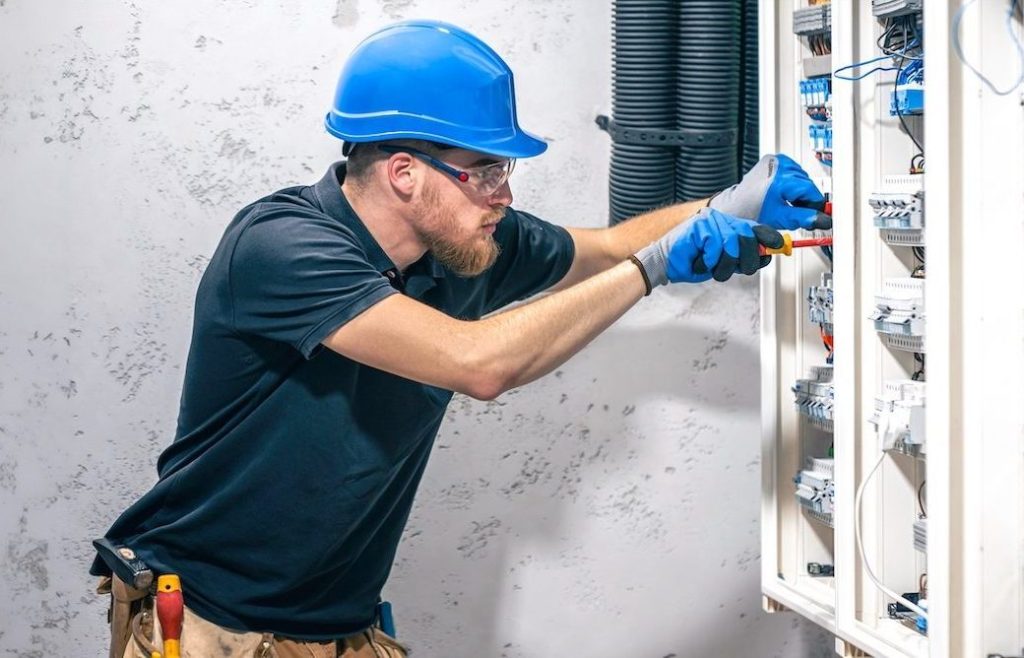 Elektriker Handwerk Insel Krk Kroatien Fachkräftemangel