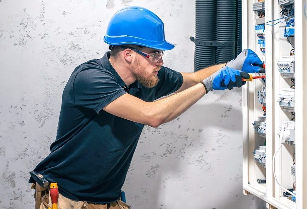 Elektriker Handwerk Insel Krk Kroatien Fachkräftemangel