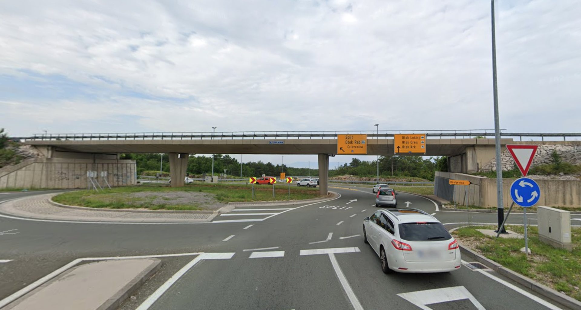 Der zukünftige Standort des neuen Kreisverkehrs an der berüchtigten Kreuzung vor der Brücke zur Insel Krk